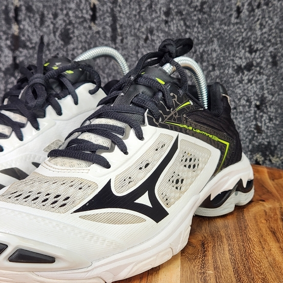 Mizuno Wave Lightning Z5 Womens Volleyball Shoe Sz 8.5 White Black 430263-0090 - Picture 6 of 16